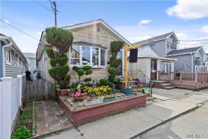 Single Family House for Sale in Queens
