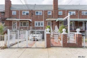 Single Attached House for Sale in Queens