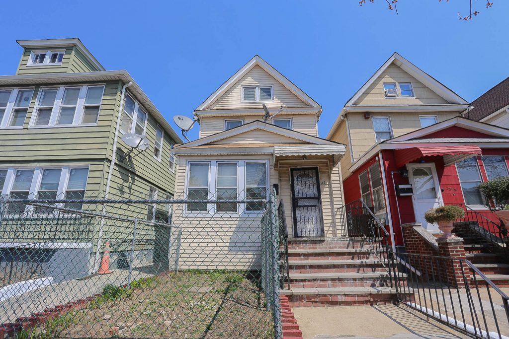 Detached 1 Family House in Jackson Heights Queens